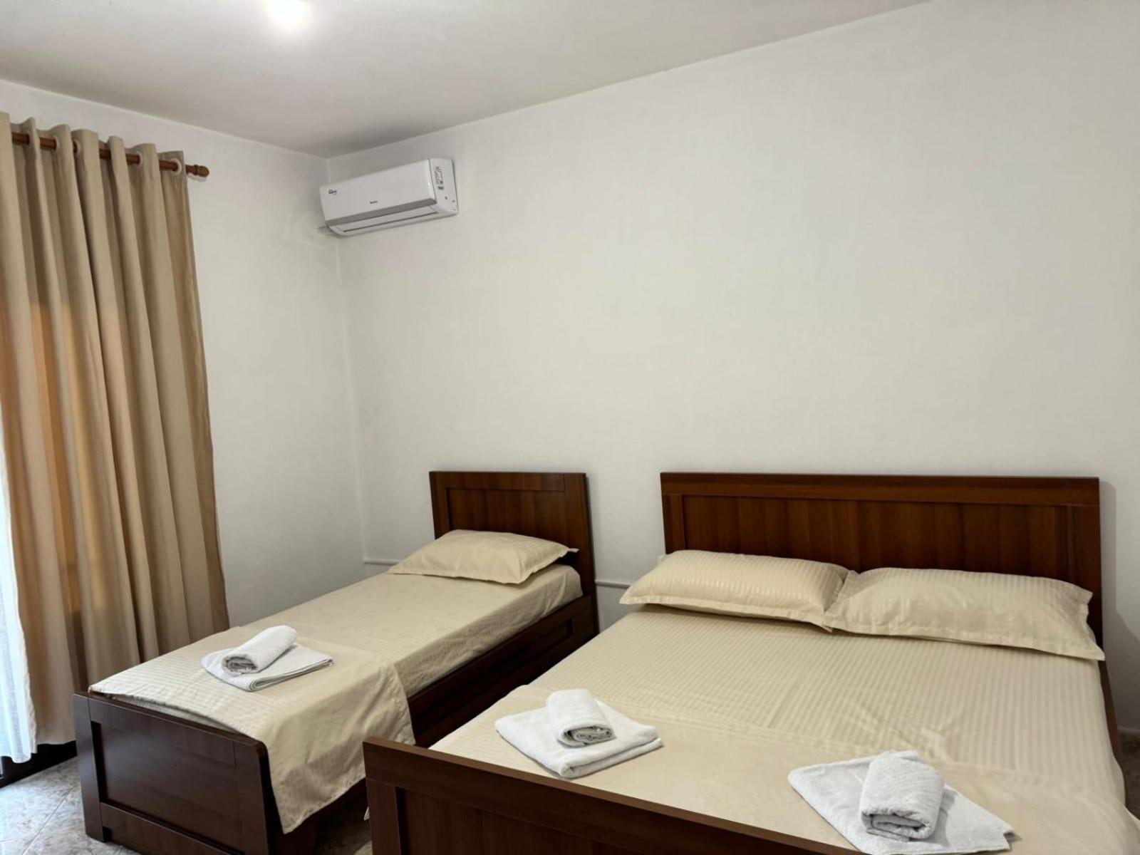 Melas Villa Durres Exterior photo